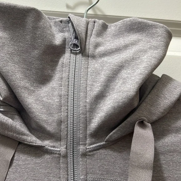 Lululemon Lavander Scuba - Picture 4 of 10